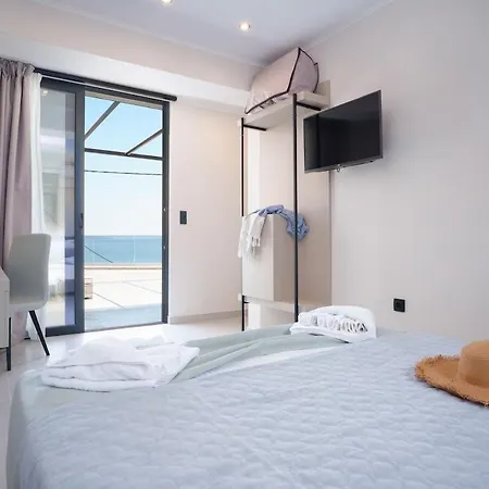 Ristanis Blue Mare Beachfront Retreat ポロス