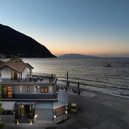 Ristanis Blue Mare Beachfront Retreat * ポロス