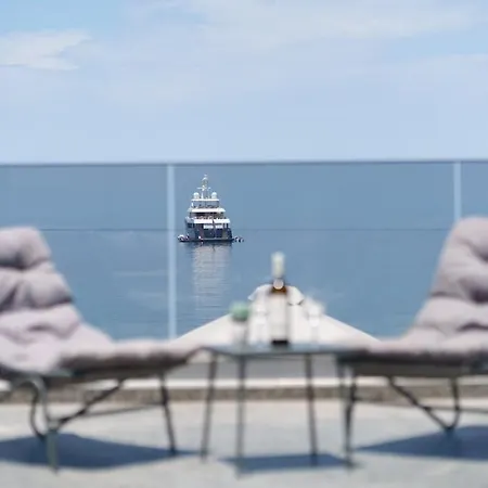 Ristanis Blue Mare Beachfront Retreat *