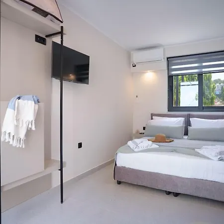 Ristanis Blue Mare Beachfront Retreat *