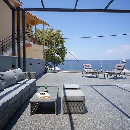 Ristanis Blue Mare Beachfront Retreat * ポロス